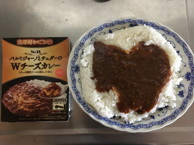 S&B パルミジャーノとチェダーのWチーズカレー: レトルトカレーレビュー